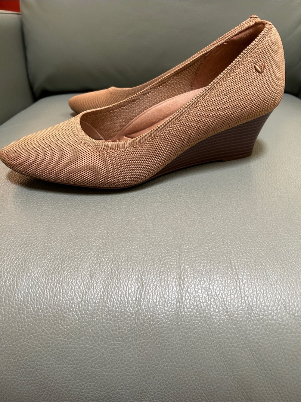 VIVAIA Pointed Toe Women’s Wedge Shoe - Picture 5 of 12